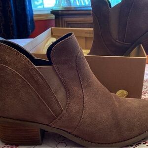Women's light brown booties